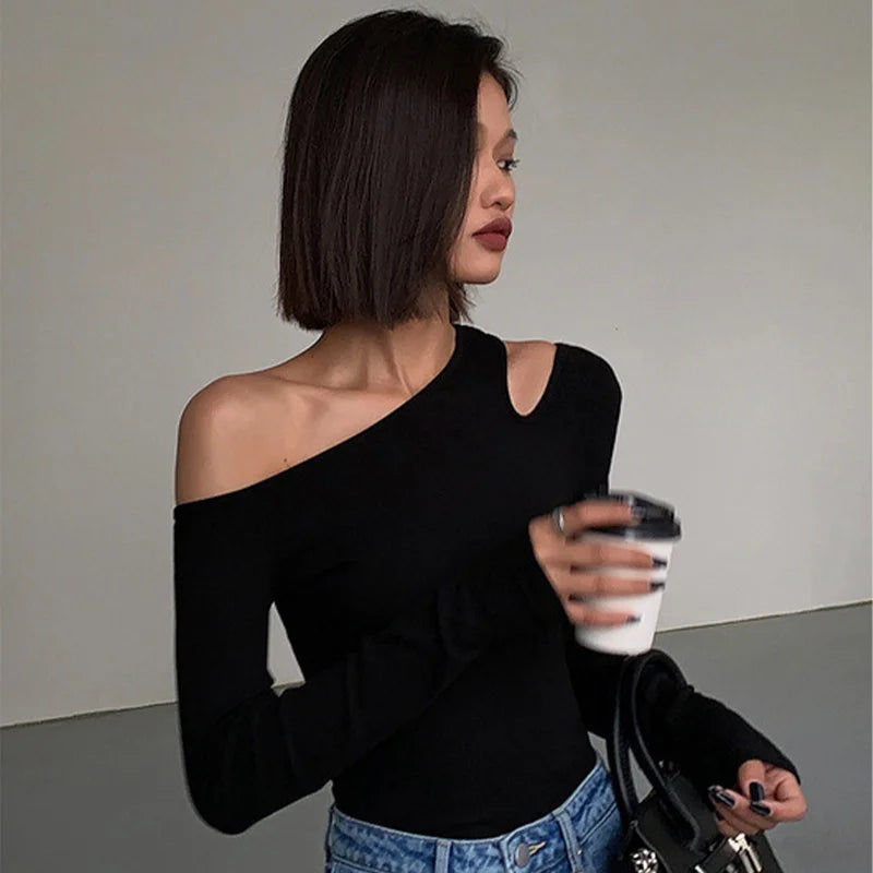 Off-shoulder Long-sleeved T-shirt
